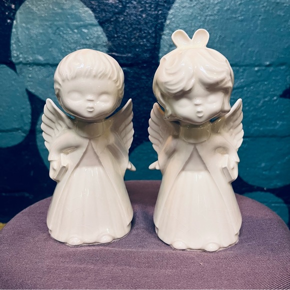 Christmas Mid Century Porcelain Kissing Angels - Picture 2 of 5